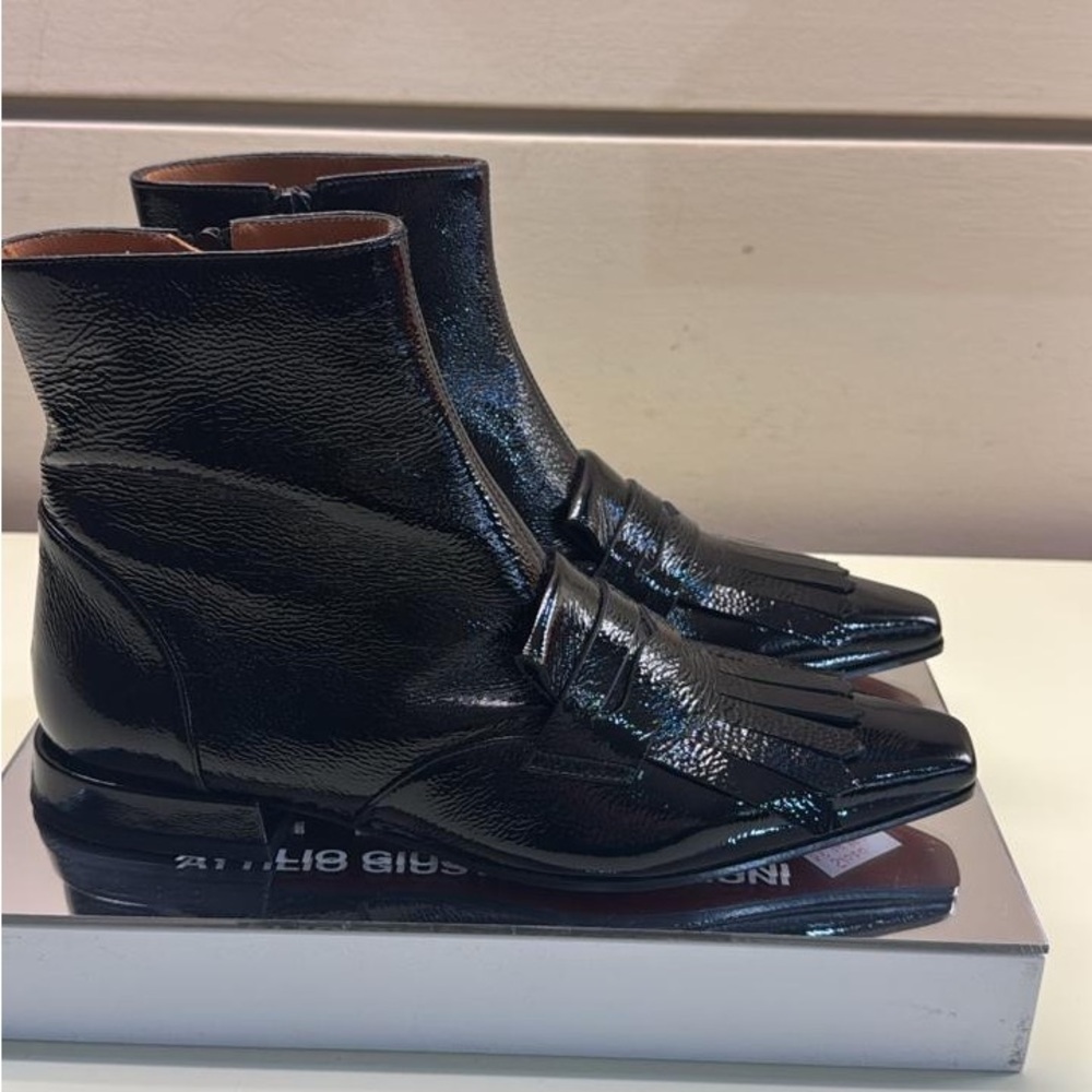 Chie Mihara Black Patent Leather shimmer Kiltie Ankle Boots fringe detail